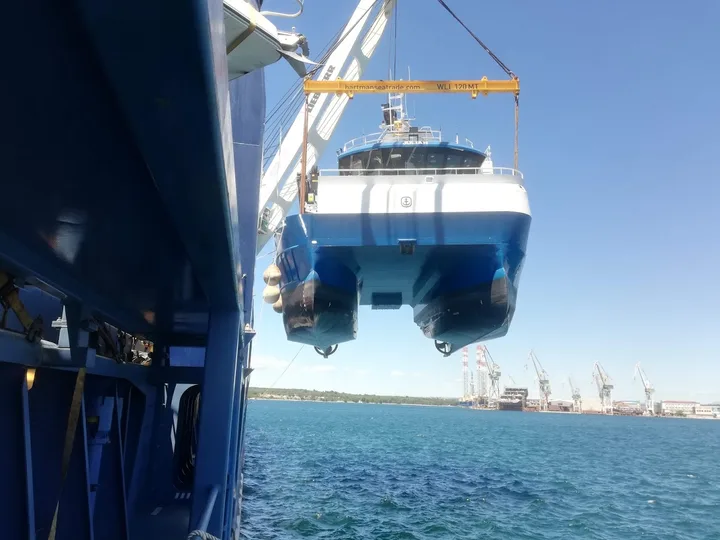 Gr.113 – Primopredaja servisnog katamarana “JULIAN”