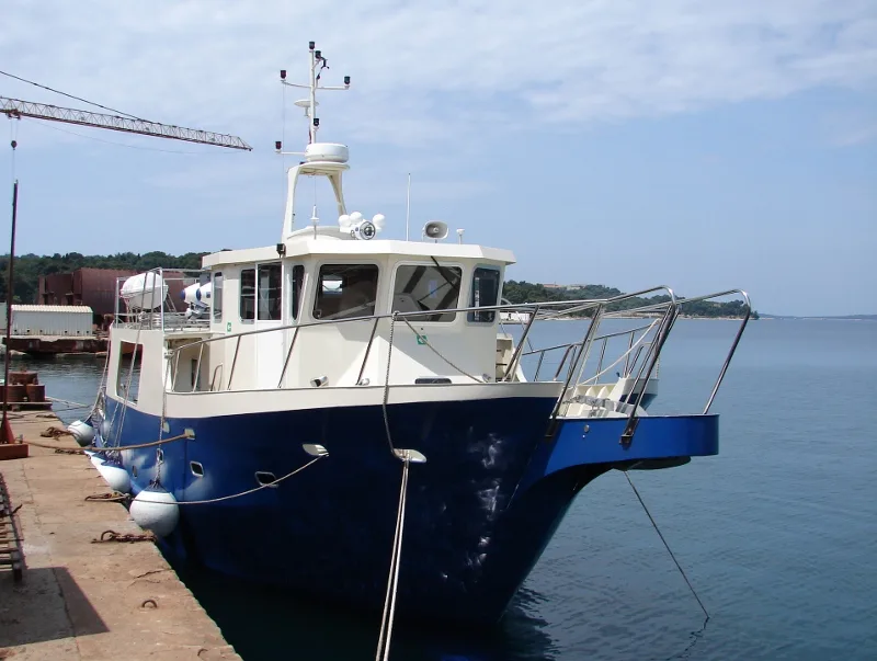 Marine and coastal research vessel