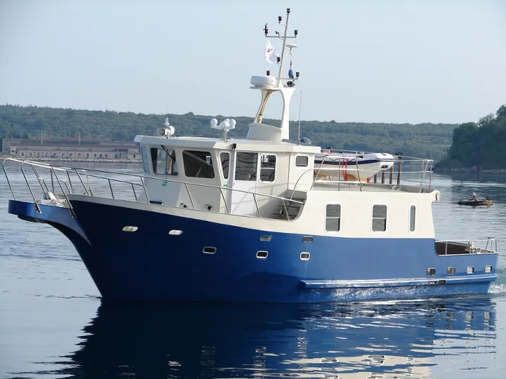 Marine and coastal research vessel