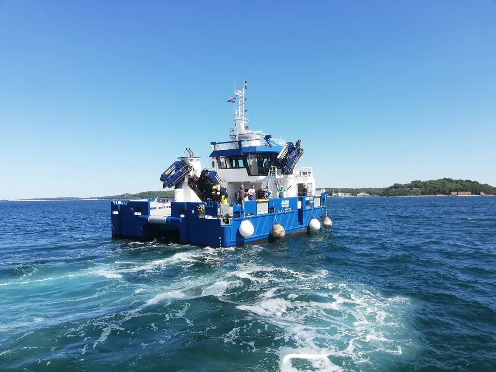 Gr.113 – Primopredaja servisnog katamarana “JULIAN”