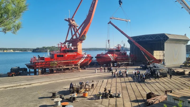 Porinuće dva 25 m aluminijska vatrogasna broda